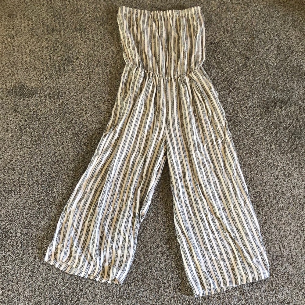 Romper with cute pattern and 2 pockets! Small